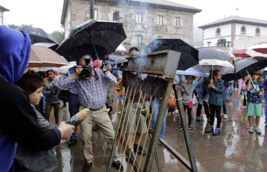 Lanzamiento del cohete pasado por agua en las fiestas patronales de Elizondo
