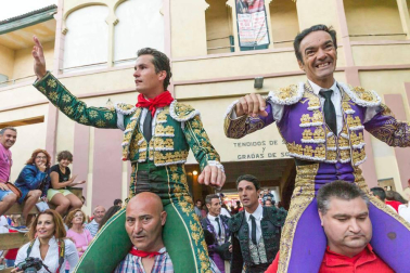 Instantáneas de la faena con los diestros El Cid, Juan José Padilla y Daniel Luque.