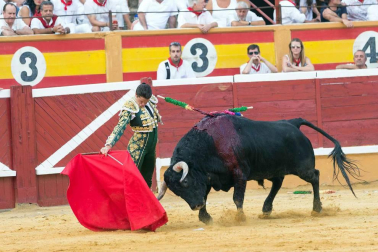 Instantáneas de la faena con los diestros El Cid, Juan José Padilla y Daniel Luque.