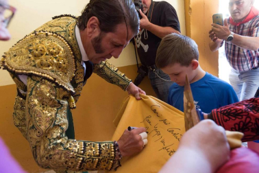 Instantáneas de la faena con los diestros El Cid, Juan José Padilla y Daniel Luque.