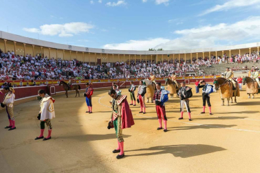 Instantáneas de la faena con los diestros El Cid, Juan José Padilla y Daniel Luque.