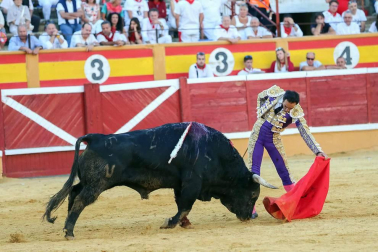 Instantáneas de la faena con los diestros El Cid, Juan José Padilla y Daniel Luque.