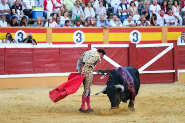Instantáneas de la faena con los diestros El Cid, Juan José Padilla y Daniel Luque.