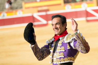 Instantáneas de la faena con los diestros El Cid, Juan José Padilla y Daniel Luque.