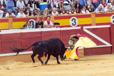 Instantáneas de la faena con los diestros El Cid, Juan José Padilla y Daniel Luque.