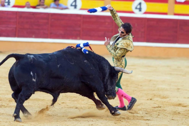 Instantáneas de la faena con los diestros El Cid, Juan José Padilla y Daniel Luque.