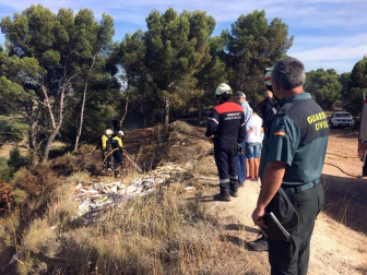 Imágenes del fuego que ha calcinado una hectárea entre Milagro y Villafranca.