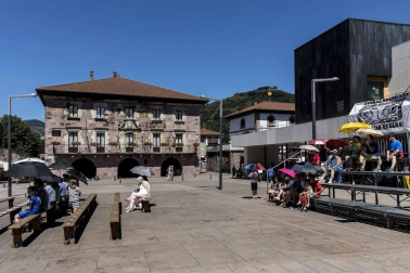 Imágenes de la comida en la Residencia Francisco Joaquín Iriarte durante las fiestas de Santiago.