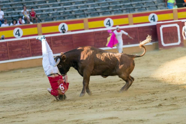 Imágenes de la cornada del recortador de Tudela, Arturo Aurensanz.