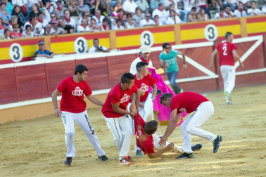 Imágenes de la cornada del recortador de Tudela, Arturo Aurensanz.