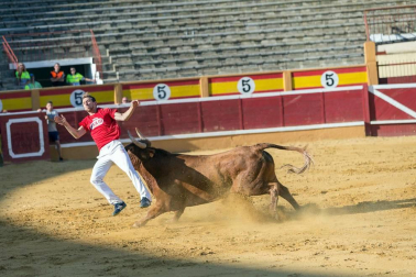 Imágenes de la cornada del recortador de Tudela, Arturo Aurensanz.