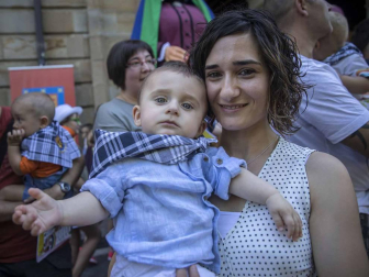 Imágenes del comienzo de las fiestas, cuyo cohete tiró la comparsa de gigantes.