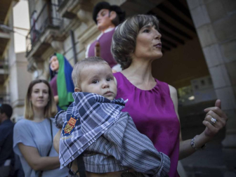 Imágenes del comienzo de las fiestas, cuyo cohete tiró la comparsa de gigantes.