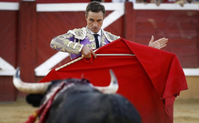 La Plaza de Toros de Tudela acogió la segunda jornada de la Feria del Toro con motivo de las fiestas patronales. Torearon el navarro Javier Marín, Francisco Rivera Ordóñez y el francés Juan Bautista. Los diestros salieron por la puerta grande.