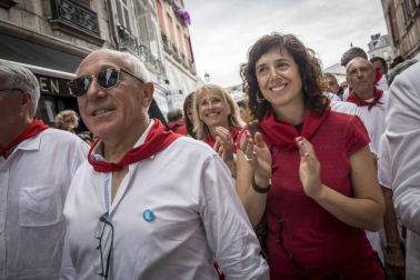 La ciudad francesa homenajeó a la capital navarra en la última jornada de sus fiestas grandes.