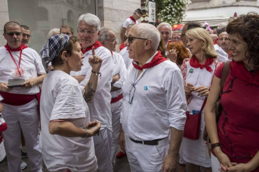 La ciudad francesa homenajeó a la capital navarra en la última jornada de sus fiestas grandes.