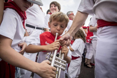 La ciudad francesa homenajeó a la capital navarra en la última jornada de sus fiestas grandes.