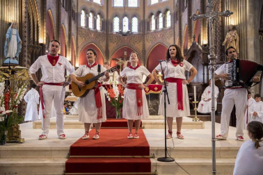 La ciudad francesa homenajeó a la capital navarra en la última jornada de sus fiestas grandes.