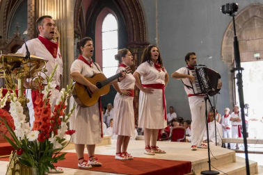 La ciudad francesa homenajeó a la capital navarra en la última jornada de sus fiestas grandes.