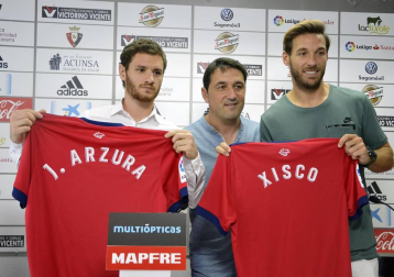 Los recientes fichajes del conjunto navarro han posado en Tajonar antes de partir hacia la concentración que realizará Osasuna en Boltaña (Huesca).