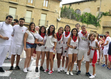 El cohete da inicio a las fiestas de San Martín de Unx 2017