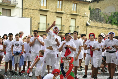 El cohete da inicio a las fiestas de San Martín de Unx 2017