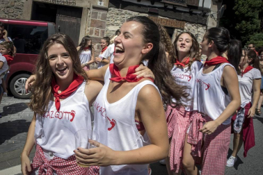 Fotogalería del cohete de inicio de las fiestas patronales de Bera
