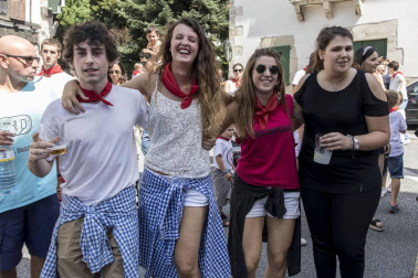 Fotogalería del cohete de inicio de las fiestas patronales de Bera
