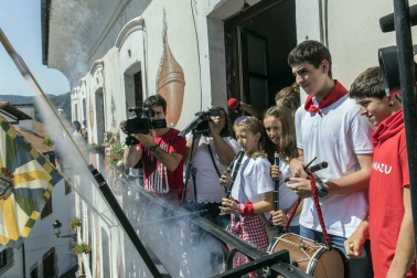 Fotogalería del cohete de inicio de las fiestas patronales de Bera