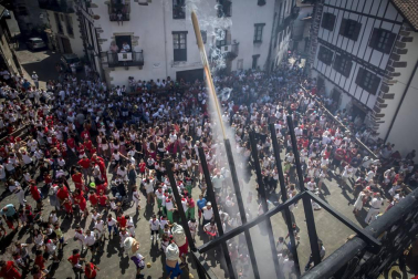 Fotogalería del cohete de inicio de las fiestas patronales de Bera