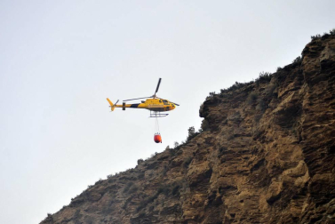 Las llamas afectaron al paraje de 'El Chorrón' y los Bomberos las controlaron antes de que llegaran a las viviendas.