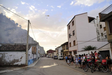 Las llamas afectaron al paraje de 'El Chorrón' y los Bomberos las controlaron antes de que llegaran a las viviendas.