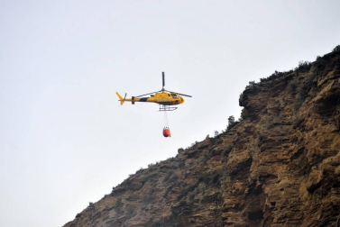 Las llamas afectaron al paraje de 'El Chorrón' y los Bomberos las controlaron antes de que llegaran a las viviendas.