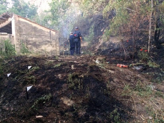 Las llamas afectaron al paraje de 'El Chorrón' y los Bomberos las controlaron antes de que llegaran a las viviendas.