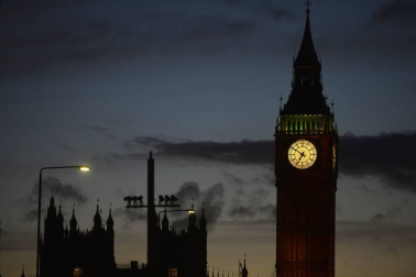 El ataque se ha producido en las inmediaciones del Parlamento británico y en uno de los patios del Palacio de Westminster