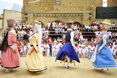 Imágenes del nuevo baile de gigantes de las fiestas de Carcastillo