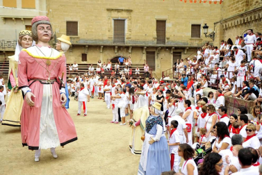 Imágenes del nuevo baile de gigantes de las fiestas de Carcastillo