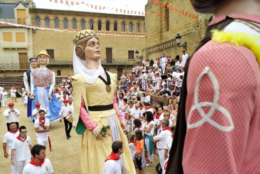 Imágenes del nuevo baile de gigantes de las fiestas de Carcastillo