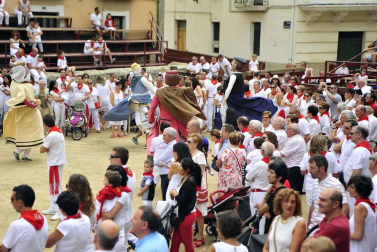 Imágenes del nuevo baile de gigantes de las fiestas de Carcastillo