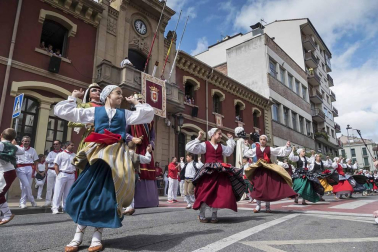 Imágenes de la jornada infantil, que incluyó una ofrenda floral.