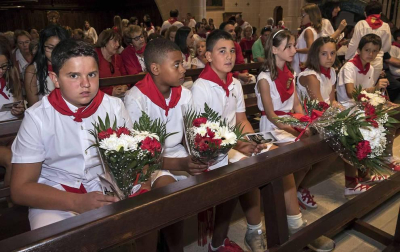 Imágenes de la jornada infantil, que incluyó una ofrenda floral.