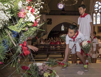 Imágenes de la jornada infantil, que incluyó una ofrenda floral.