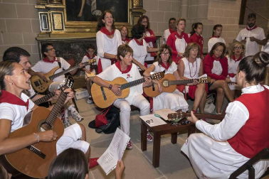 Imágenes de la jornada infantil, que incluyó una ofrenda floral.