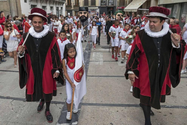Imágenes de la jornada infantil, que incluyó una ofrenda floral.