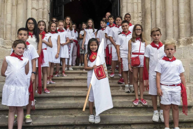 Imágenes de la jornada infantil, que incluyó una ofrenda floral.