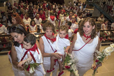 Imágenes de la jornada infantil, que incluyó una ofrenda floral.