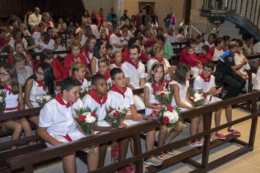 Imágenes de la jornada infantil, que incluyó una ofrenda floral.