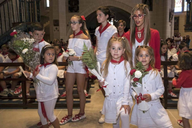 Imágenes de la jornada infantil, que incluyó una ofrenda floral.