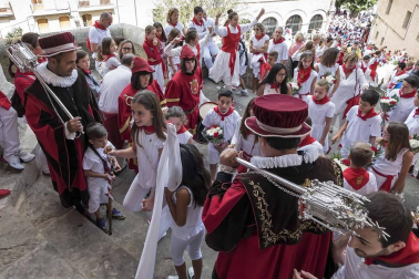 Imágenes de la jornada infantil, que incluyó una ofrenda floral.