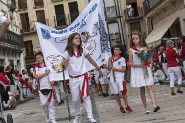 Imágenes de la jornada infantil, que incluyó una ofrenda floral.